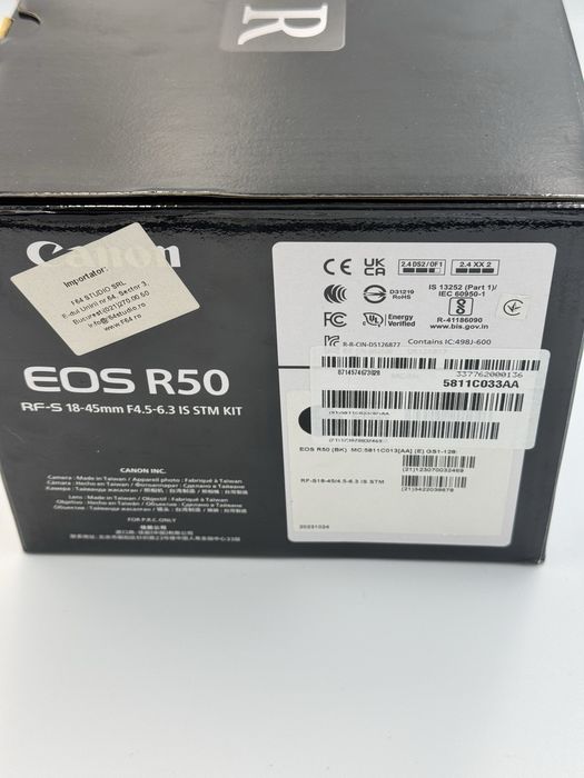 Canon R50 + rfs 18-45, 3 baterii, 2000 cadre
