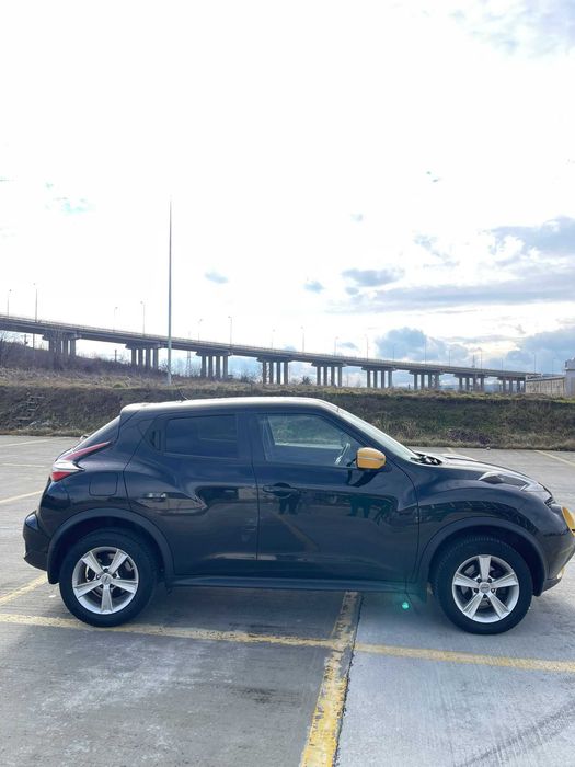 NISSAN JUKE 2014 Black and Yellow