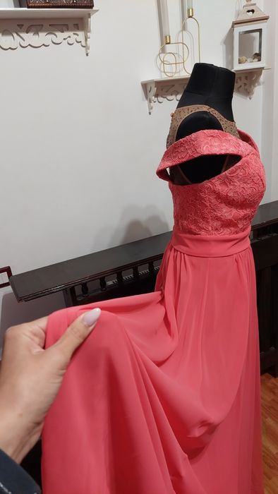 Rochie pe umeri de ocazie