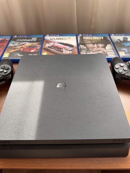 Ps4 с два джойстика и 6 игри към него