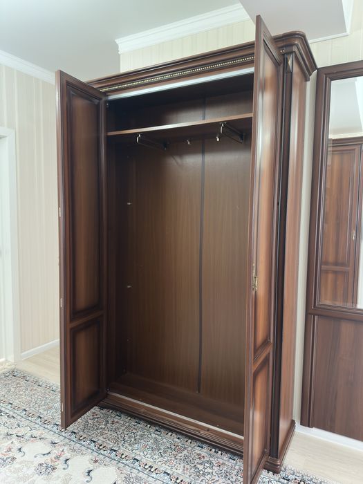 Продам шкаф дуб массив