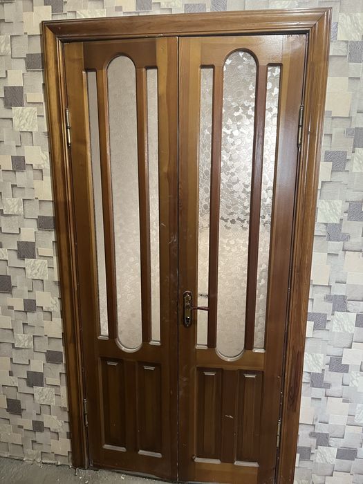 Продам двери деревянные (5 шт)