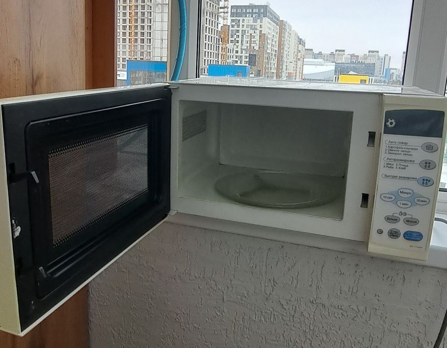 Продам Микроволновку LG