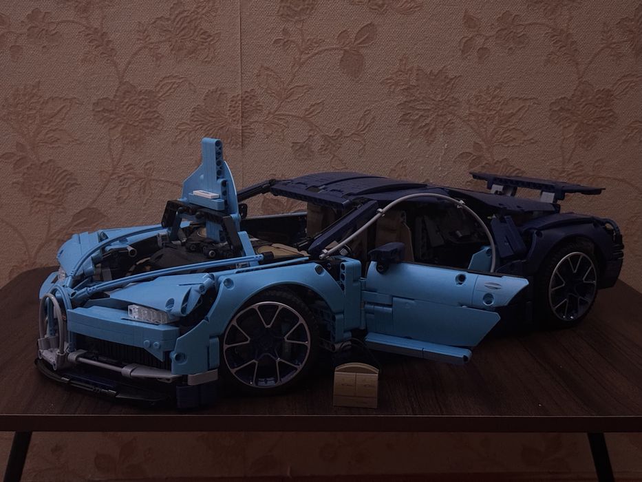 LEGO Technic Bugatti Chiron 42083