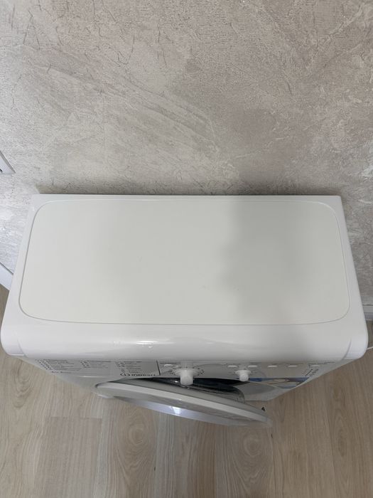 Нова машинка Indesit