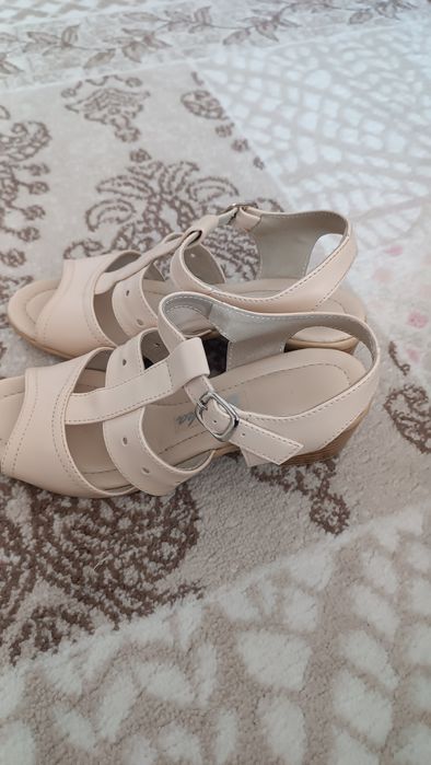 Дамски сандали..