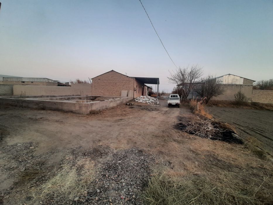 Hovli sotiladi chorbakrda