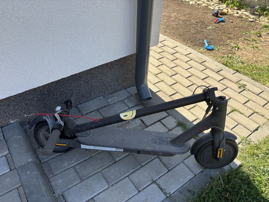 Vand trotinete electrice pentru piese