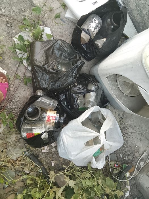 Отдам пакеты с банками