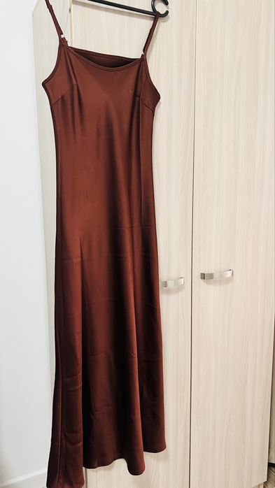 Платья вечерние шелковое новое.