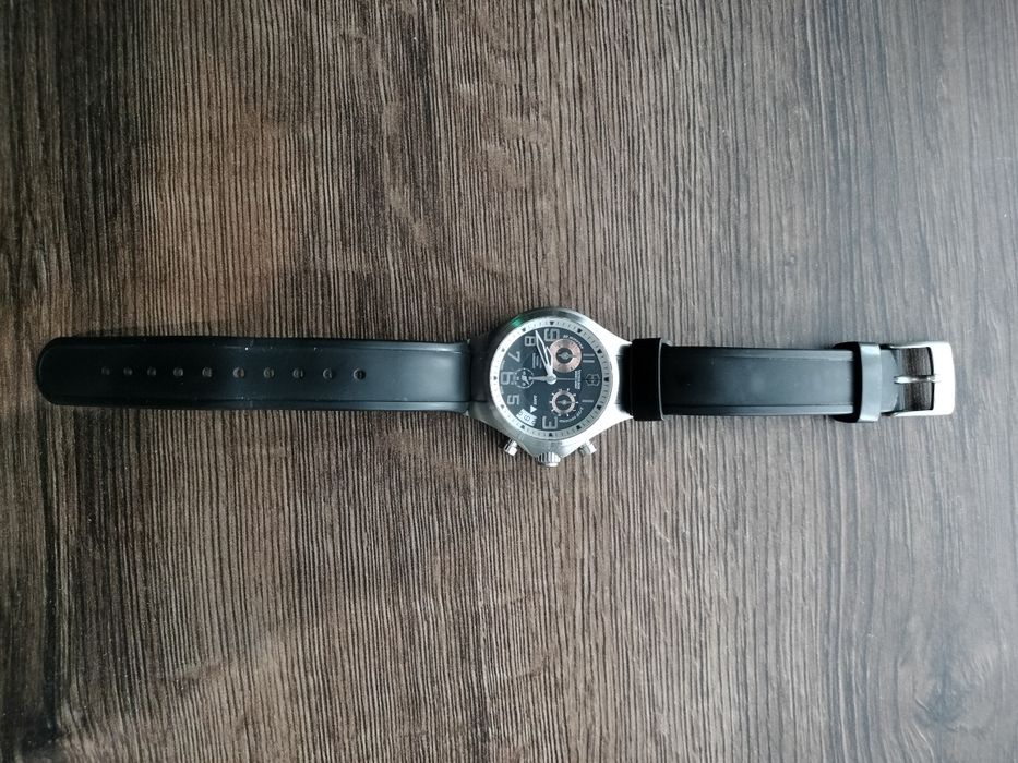 Продавам часовник Victorinox