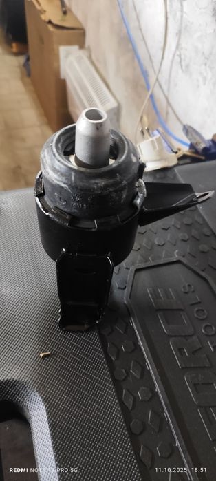 Продам подушка двигателя