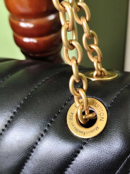 Louis Vuitton Черна Кожена Дамска Чанта от гладка телешка кожа