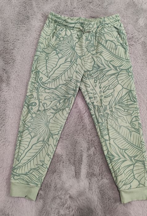 ВСИЧКО за 12лв Панталони 104 размер за момче