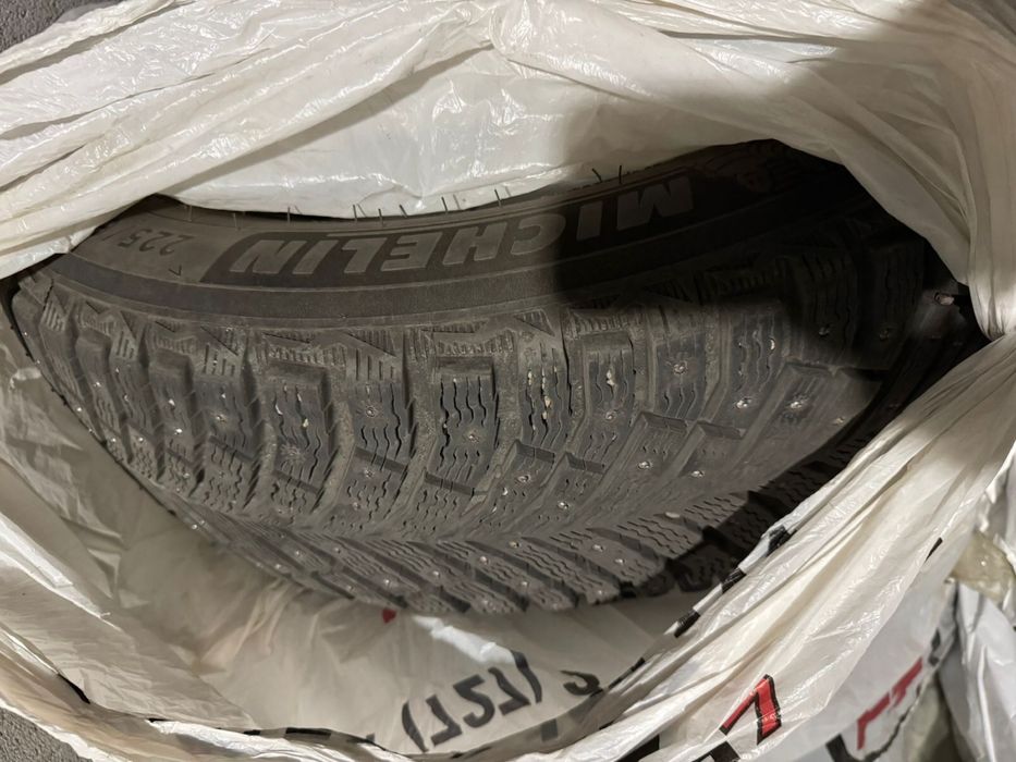 Резина зимняя 225/60/18