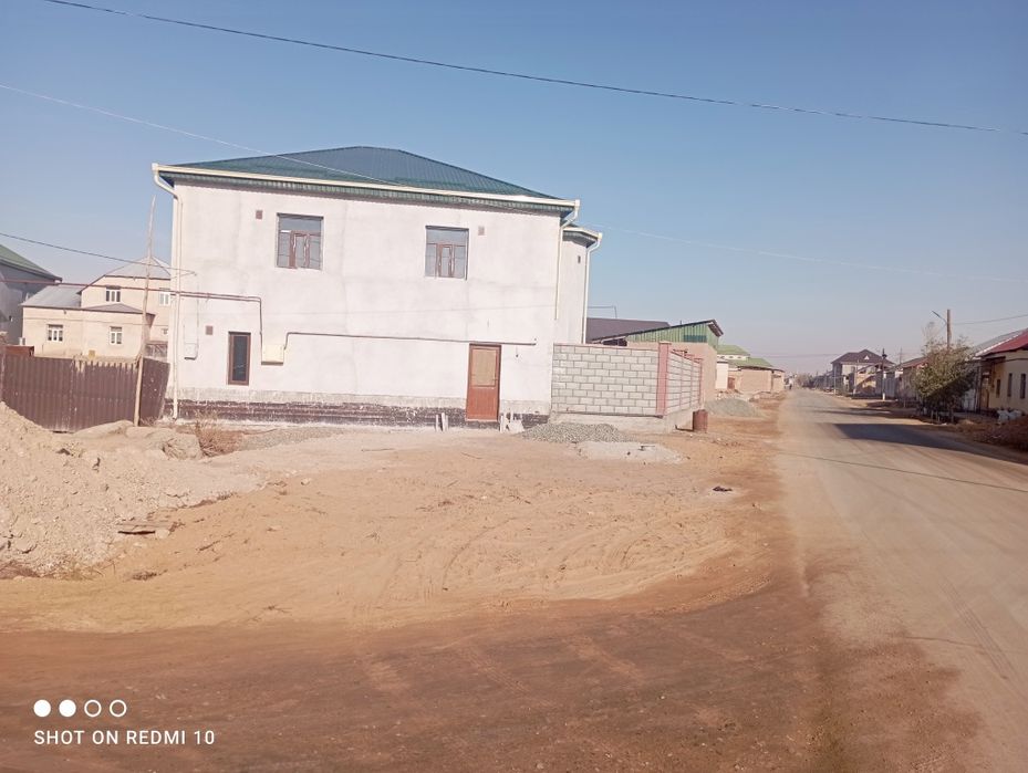 Телецентрда жай сатылады 2 этажлы жакында кирилген.