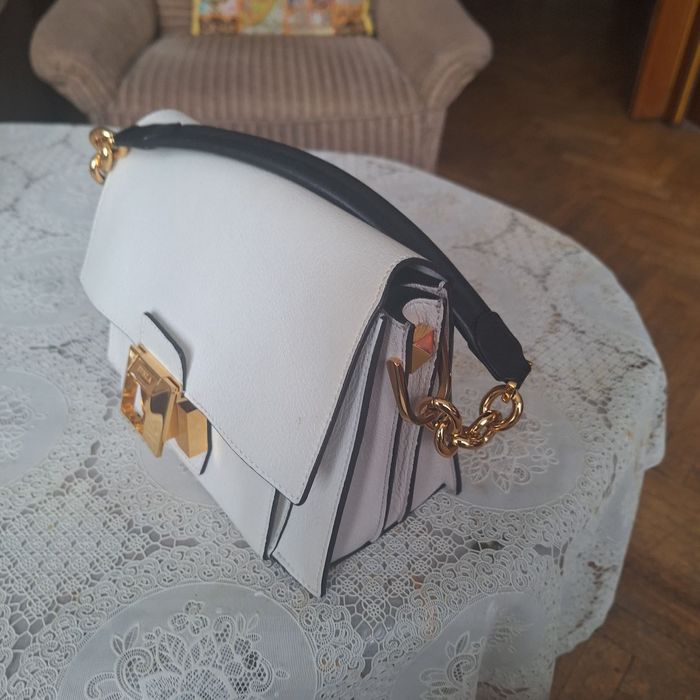 Дамски чанти Furla