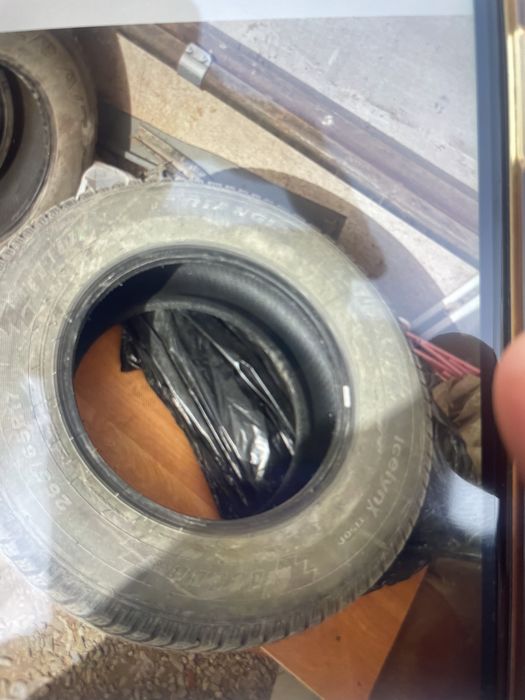 Продам  шины  шипованные  б/у  265/65R17