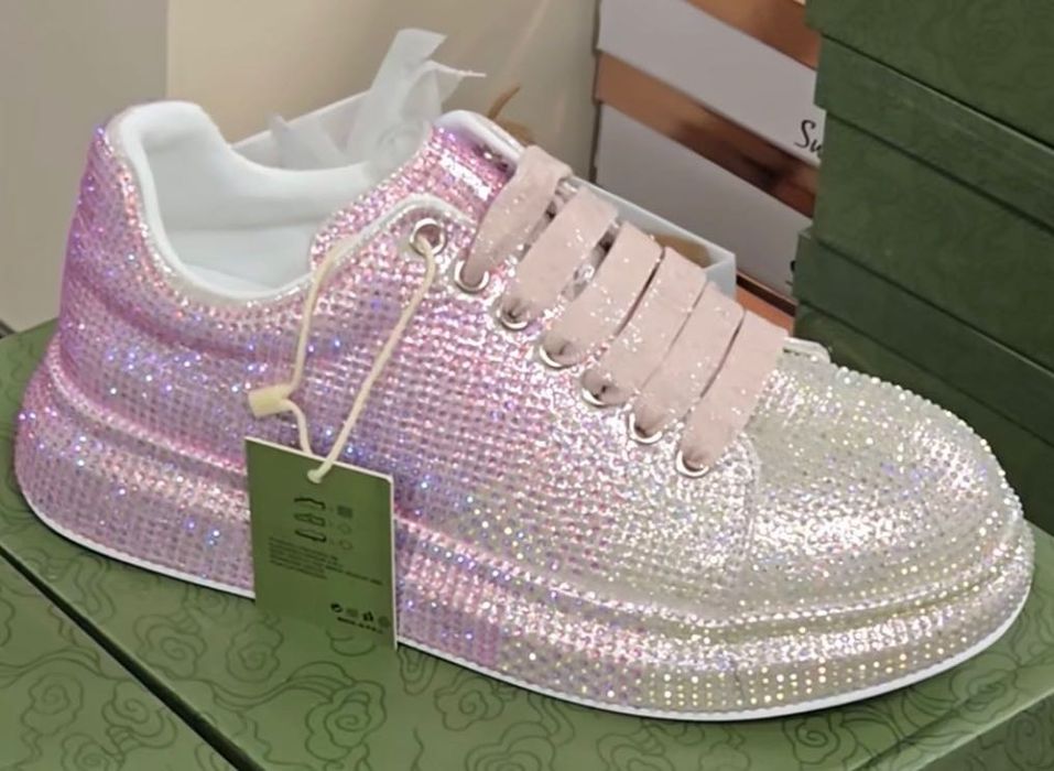 Дамски кецове целите са в камъни