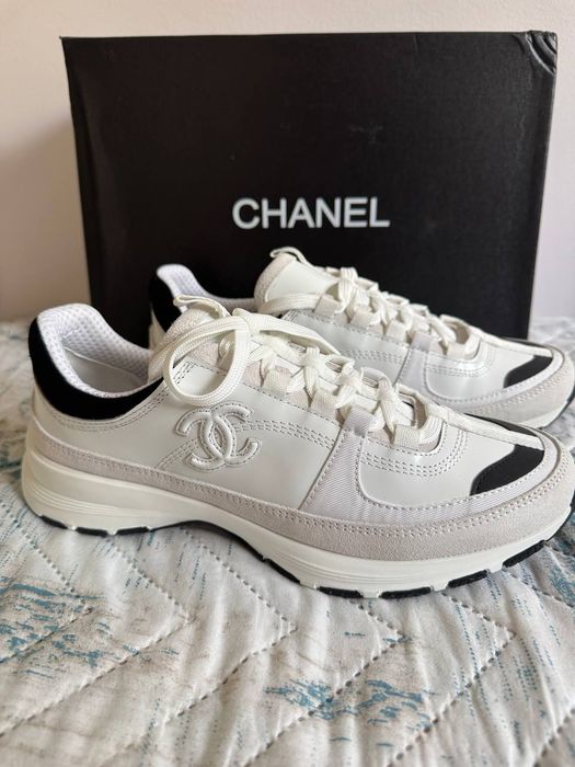 Маратонки на Chanel