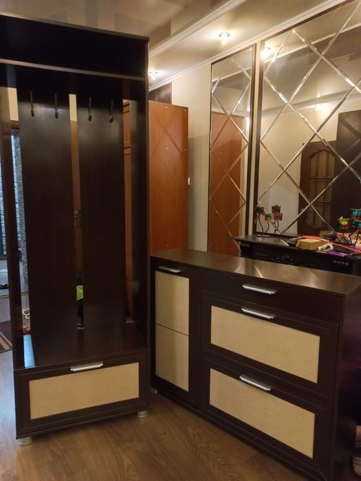 Мебель для прихожей.