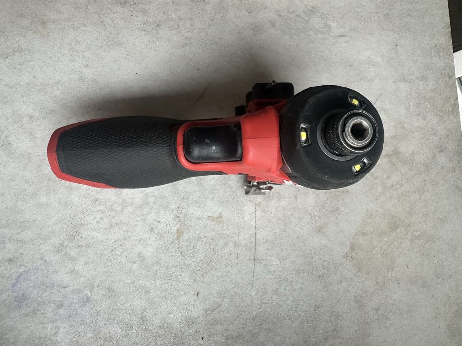 Bormasina Milwauckee M12 FID 2