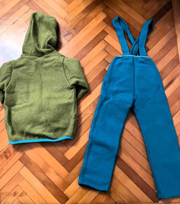 Costum lana fiarta marimea 110-116 cm