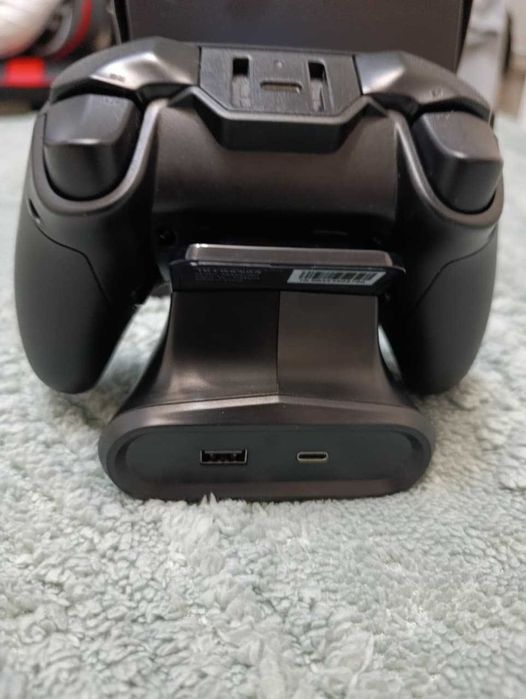 Продам геймпад Flydigi Vader 4 Pro + Flydigi Wireless Charger Dock