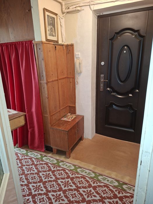 Se vinde apartament cu 2 camere decomandat.