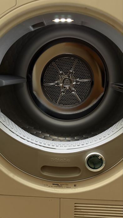 Продам сушильную машину Miele