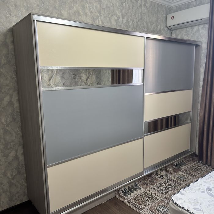 Мебель для спальни(кровать,2 тумбочки,комод,трюмо,шкаф,пуфик)