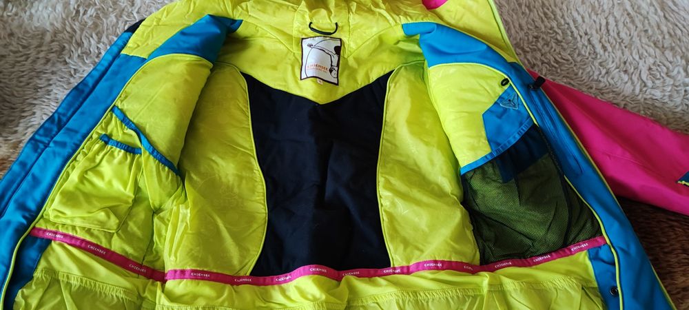 Продавам дамски якета