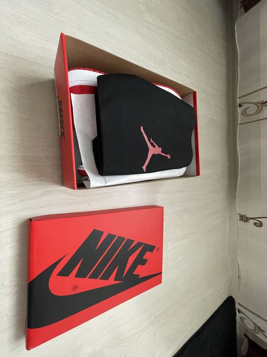 Jordan 1 OG Satin Bred
