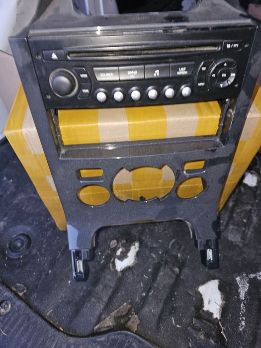 Продавам CD за Peugeot 3008