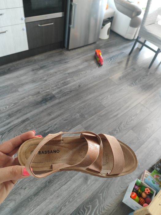 Обувки - дамски - различни модели