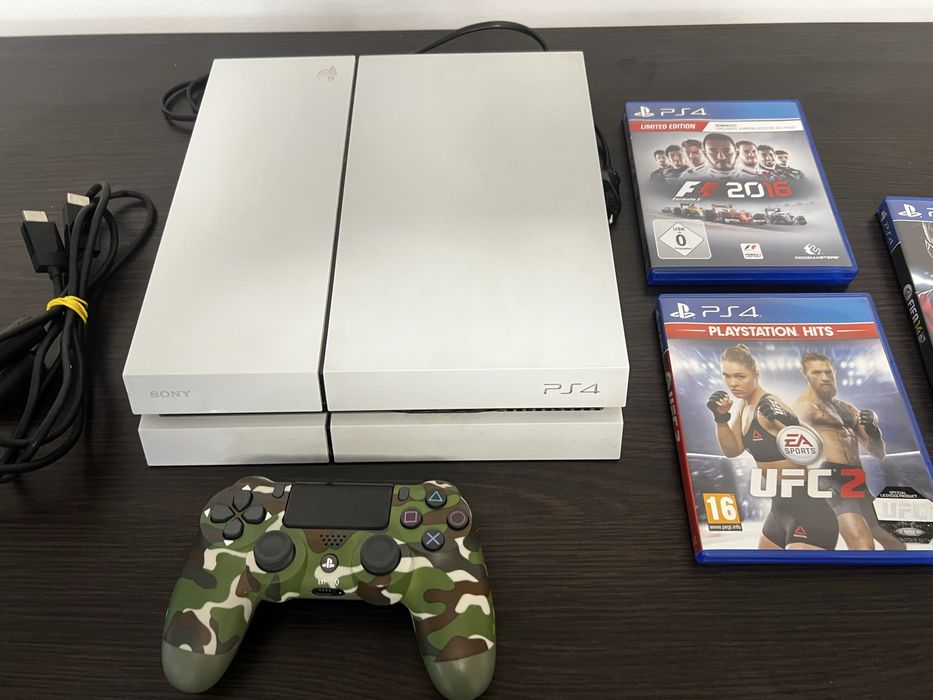 Vând PS4 set complet( cablu hdmi, controller,3 jocuri) in stare