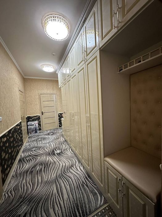 Nurafshon shahar yangiobod 15/17 kv sotiladi