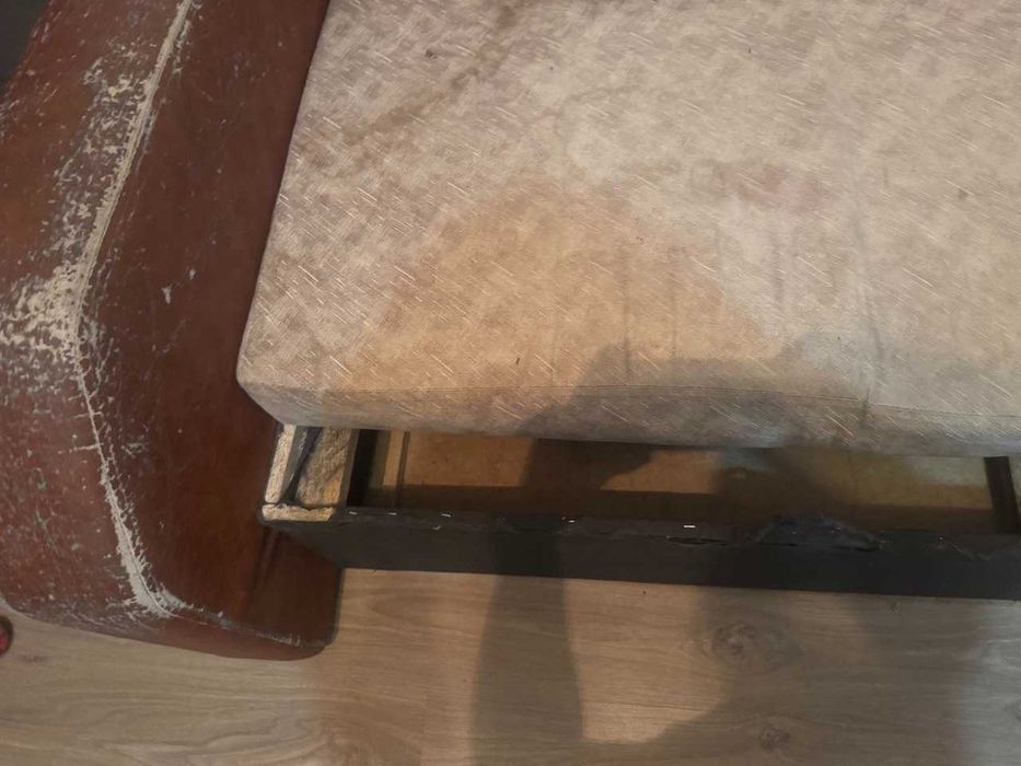 Сломанный диван, на дачу или на ремонт