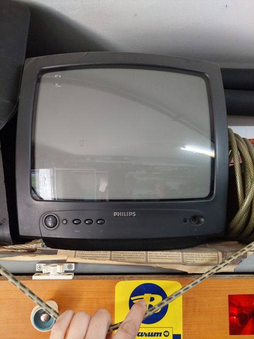 Телевизор малък черен