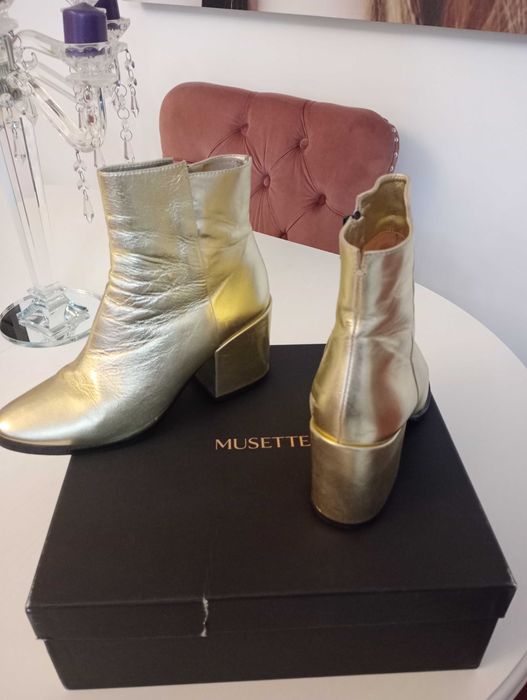 Vând botine Musette