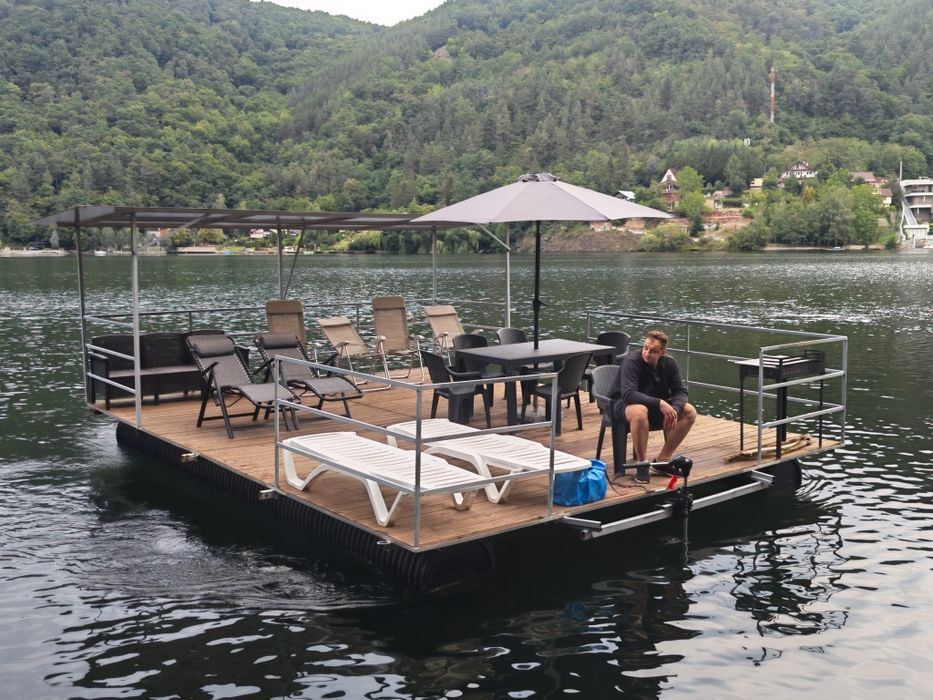Închiriez ponton+caiac. 600-1000 Ron
