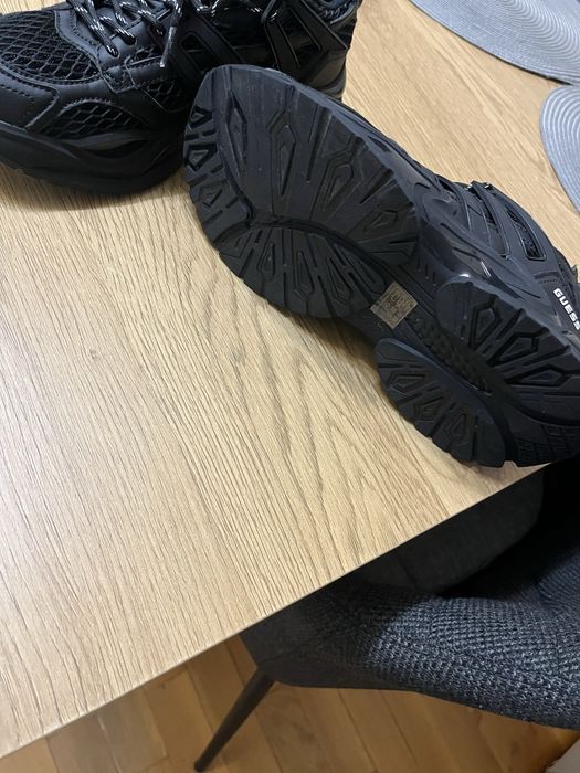 Adidasi femei guess