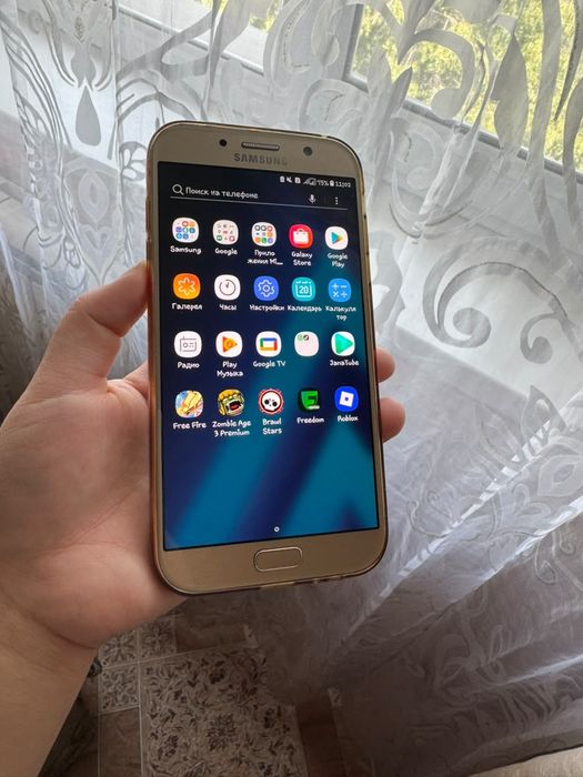 Продам смартфоны работают Mi A3 и самсунг