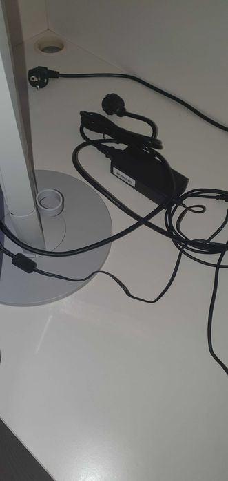 Настолен геймърски компютър.