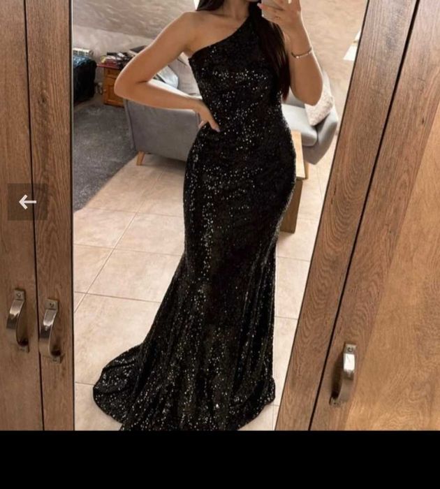 Елегантна черна официална рокля с пайети
