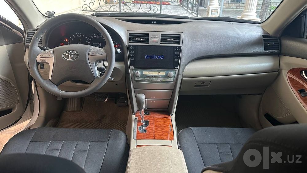 Toyota Camry sotiladi