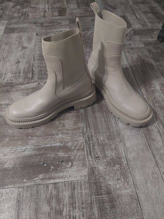 Боти тип челси на Манго