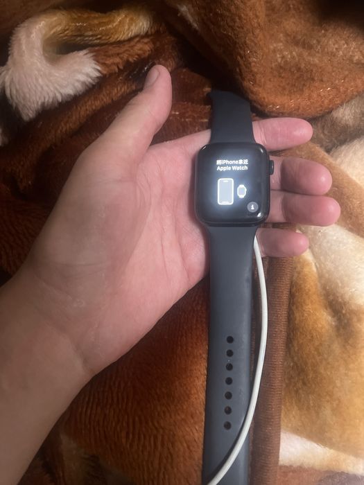 Apple Watch SE 2nd Gen, 44 мм — 2024 год