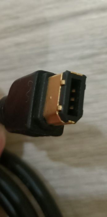 Продам кабель стандарта FireWire формата 4pin на 6pin