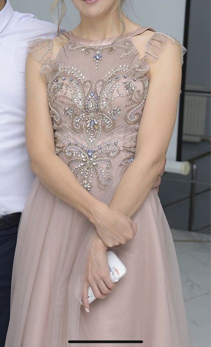 Шикарное платье нарядное вечернее